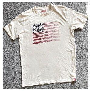 Coleman Outdoors Men’s Medium Cream Red White & Blue Fish American Flag Shirt/